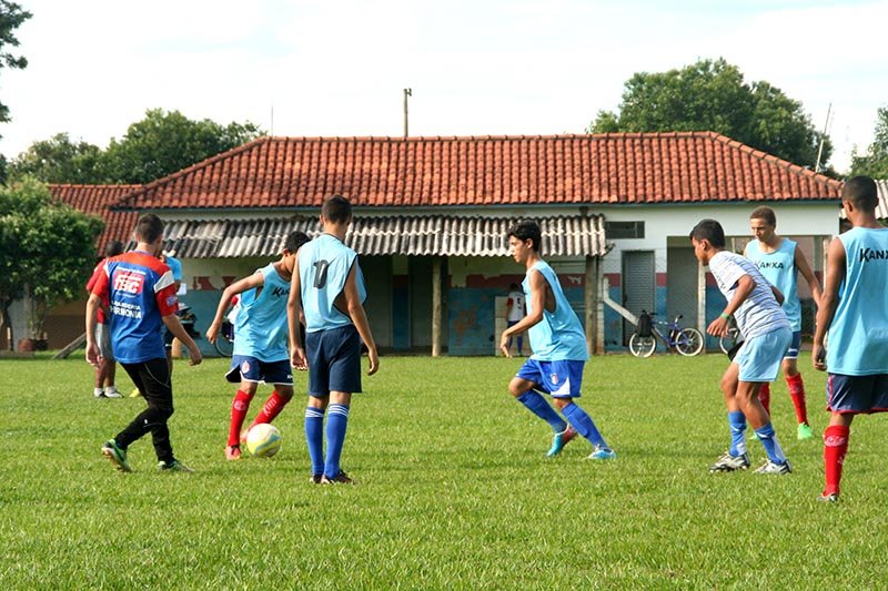 Sub-15 pega o Assisense defendendo a liderança