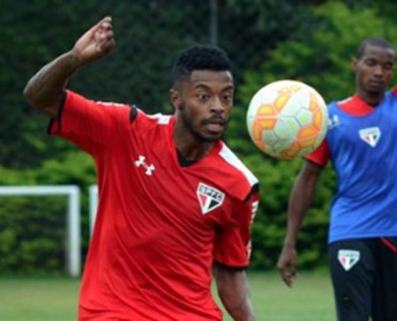 Com Michel Bastos, São Paulo enfrenta o Cruzeiro