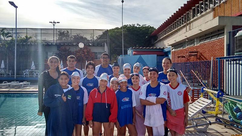 Nadadores participam de competição em Bauru