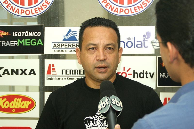 Paulinho Kobayashi cobra comprometimento dos atletas
