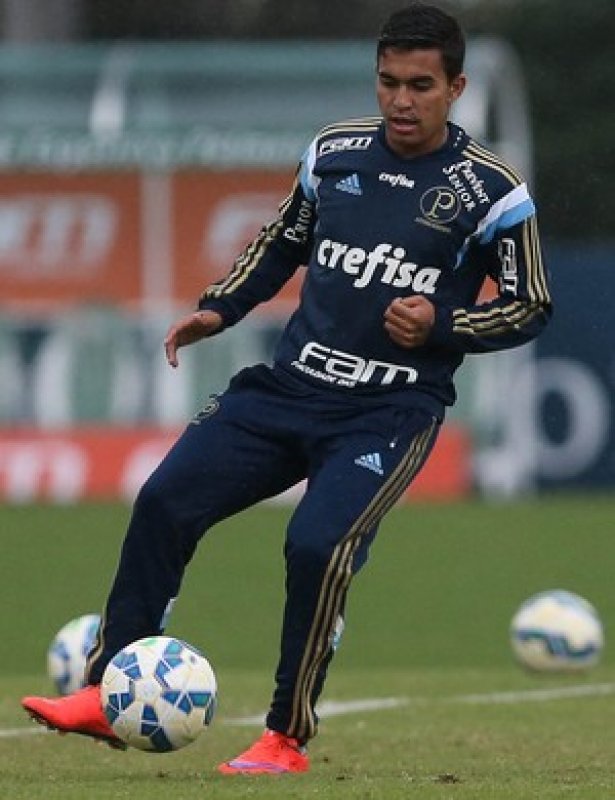 Dudu volta ao time titular contra o Internacional