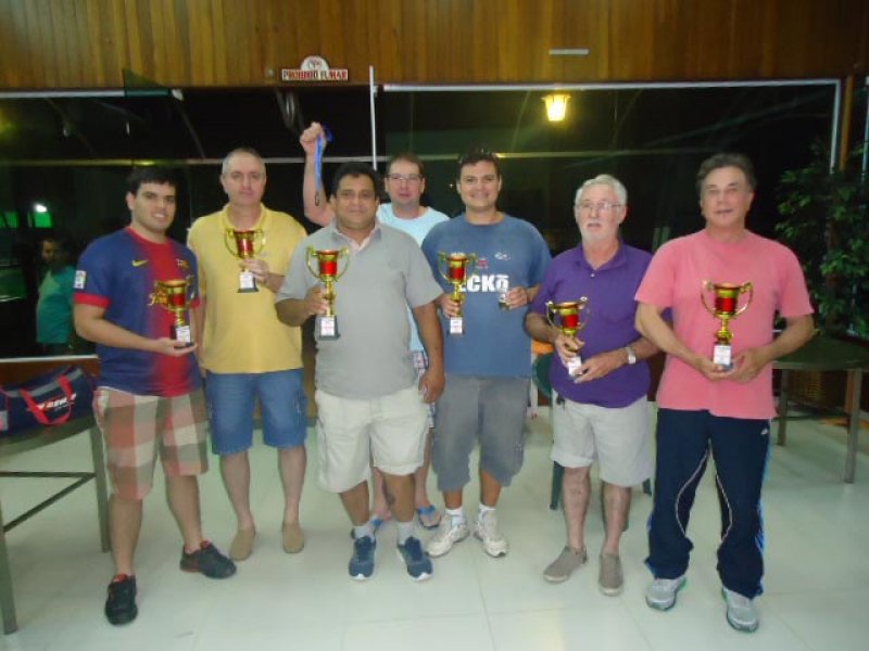 Clube Penapolense realiza torneios de bocha e truco