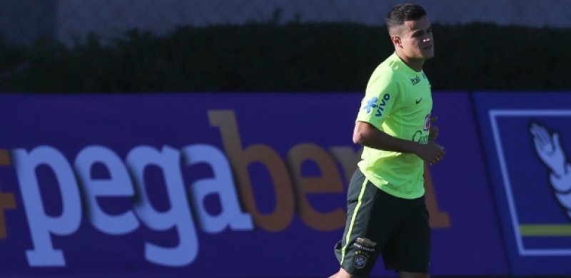 Philippe Coutinho volta a treinar após ficar fora de estreia