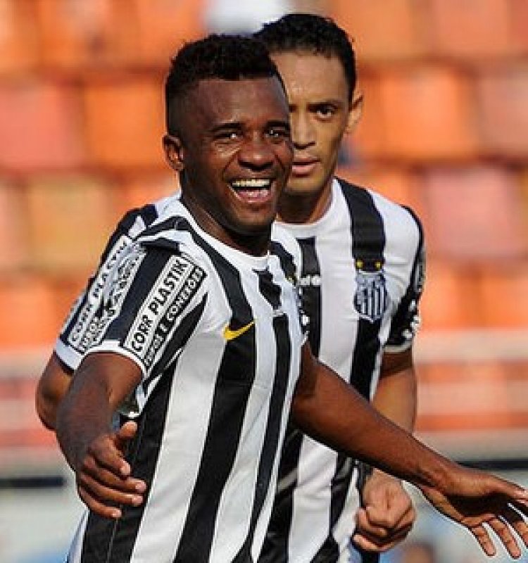 Santos negocia venda de Cicinho para o Penapolense
