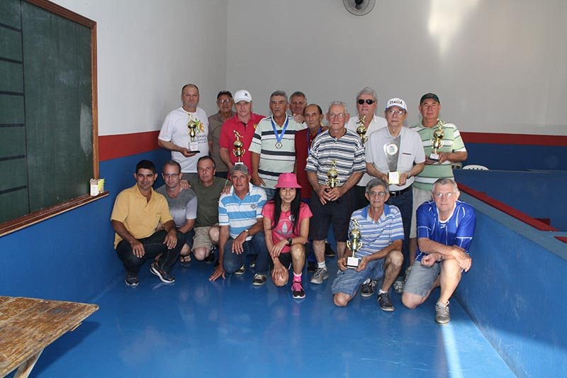Edgar e Roberto vencem Torneio de Bocha