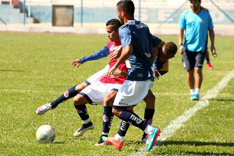 Paulinho Kobayashi comanda coletivo apronto