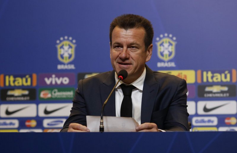 Dunga chama Kaká, Lucas Lima e Neymar para amistosos