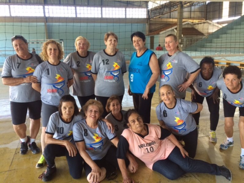 Vôlei Feminino Adaptado joga em Lins