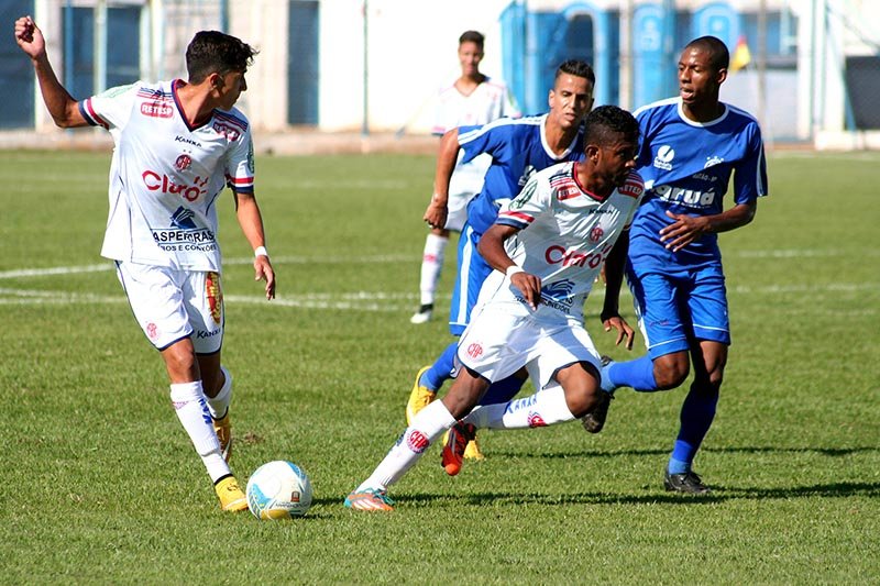 Times de base vencem no fim de semana