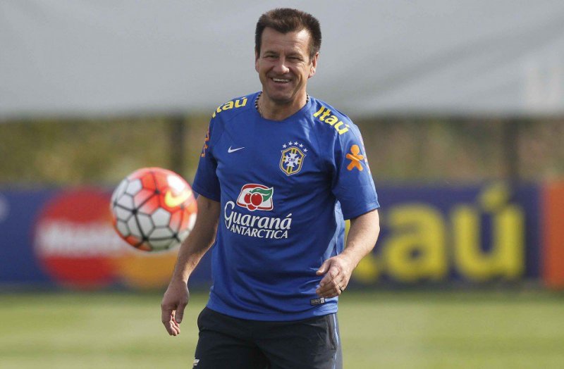 Dunga convoca Seleção com Renato Augusto para iniciar Eliminatórias