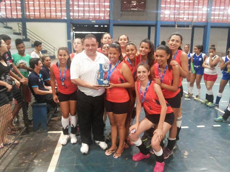 Vôlei Feminino Sub-19 fica em 3º na AABR