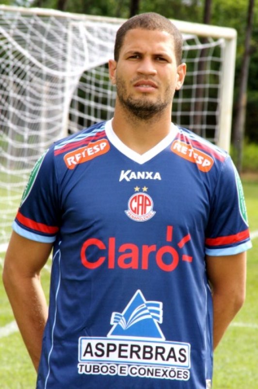 Goleiro Samuel busca redenção após rebaixamento