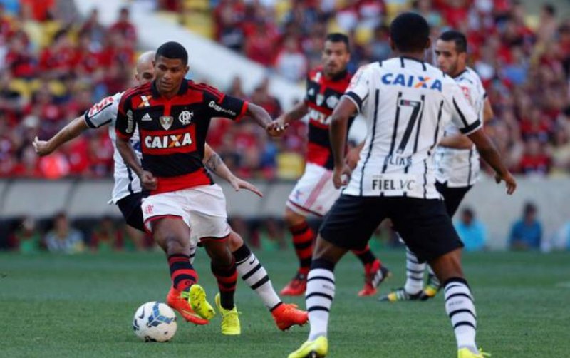 Corinthians joga para ficar mais perto do título