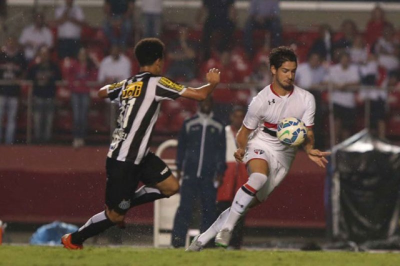 Em vantagem, Santos recebe o São Paulo na Vila