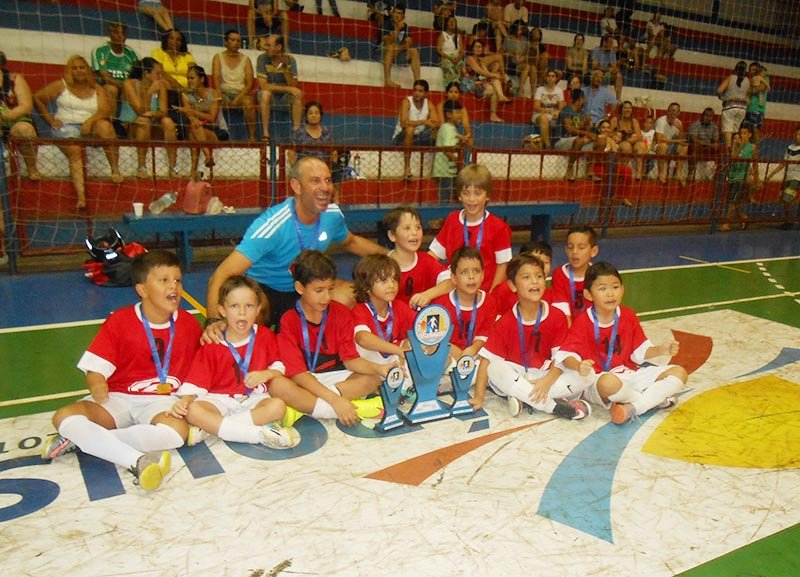 Em partida emocionante, Clube Penapolense conquista o título do Sub-8 do Futsal Ferinhas