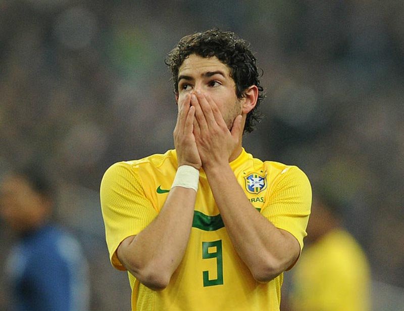 Segundo imprensa, Liverpool pagará R$ 80 milhões por Pato