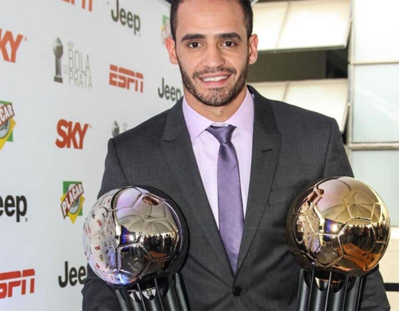 Renato Augusto é o Bola de Ouro 2015