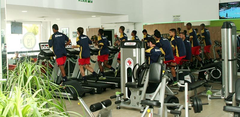 Elenco do Penapolense inicia treino em moderna academia