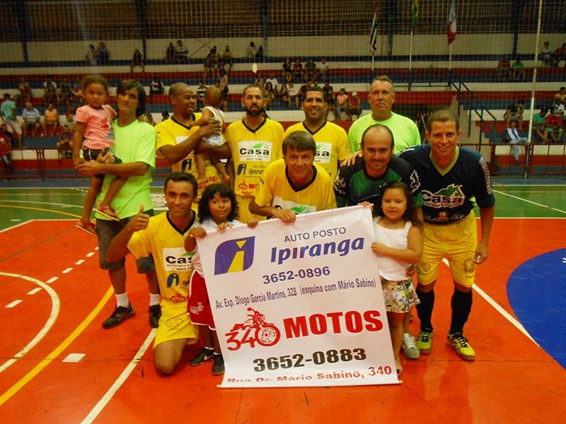 Trinta e dois gols marcam abertura do futebol de salão