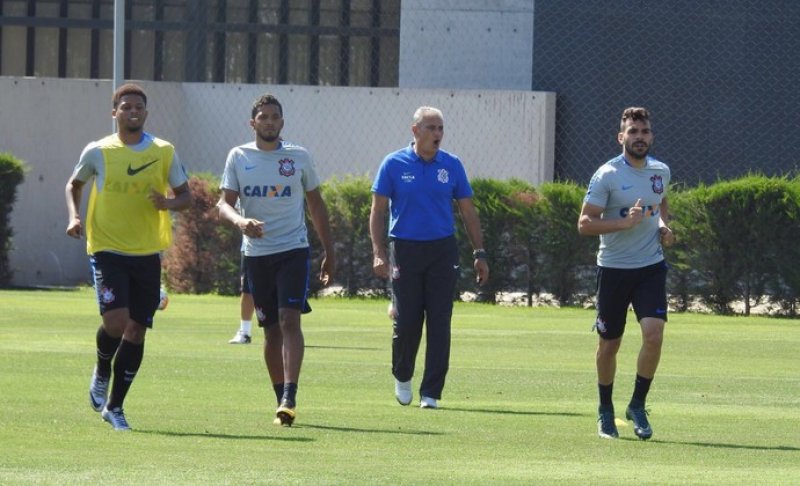 Com Elias, Tite escala Corinthians para a estreia na Libertadores