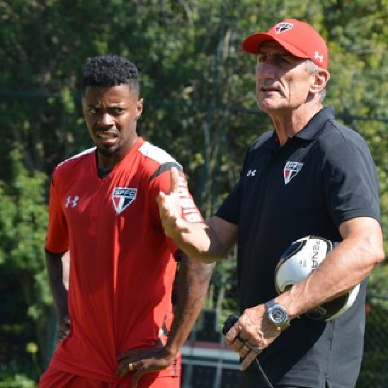 Michel Bastos volta ao time do São Paulo
