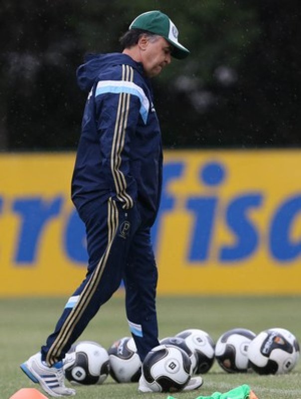 Duelo contra Rosario vira prova de fogo para técnico do Palmeiras