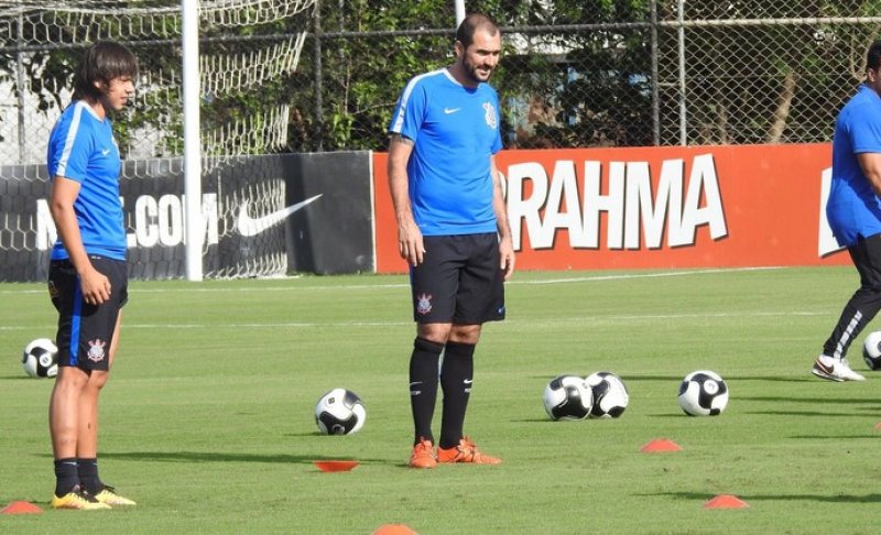 Santos x Corinthians disputam clássico hoje pelo Paulistão
