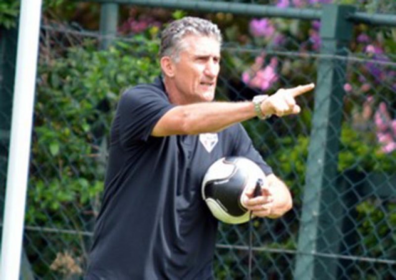 Desgastado, São Paulo dá chances a reservas; Palmeiras joga completo