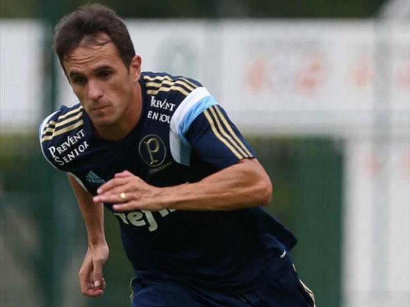 Fase ruim de Lucas reabre disputa na lateral do Palmeiras