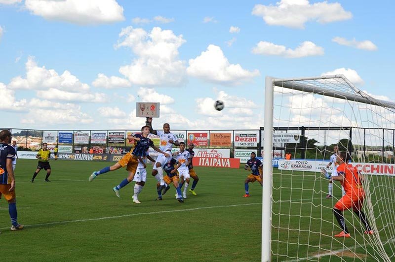 Penapolense perde e se complica ainda mais