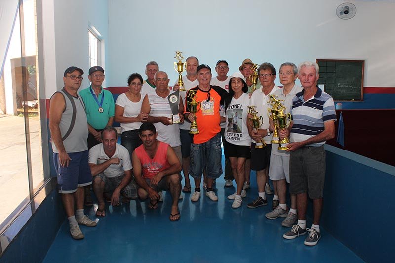 João e Roberto vencem Torneio de Bocha