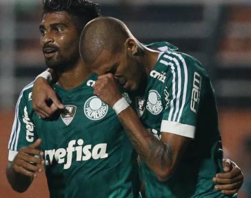 Palmeiras desafia tabu diante do Corinthians