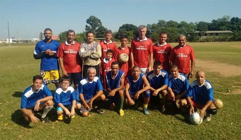 Bar da Cidinha e do Aquiles promove futebol entre amigos