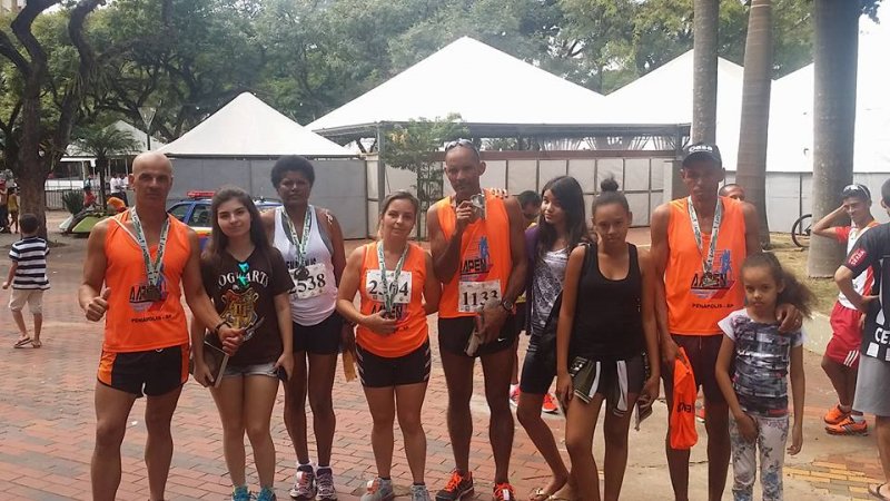 Atletas participam de corrida em Maringá