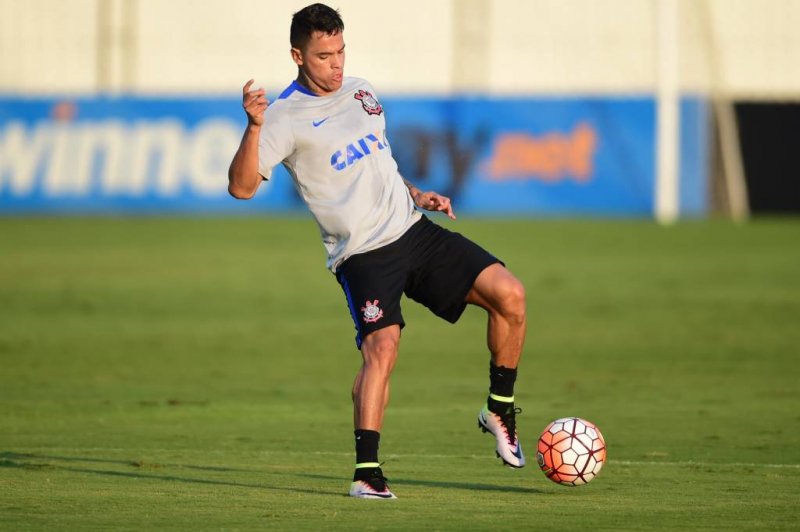 Corinthians repete escalação contra o Nacional
