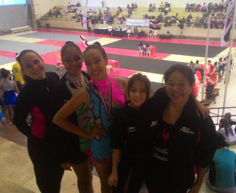 Ginastas participam do Troféu São Paulo de Ginástica Rítmica