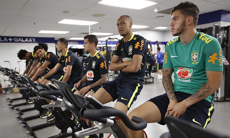 Sem grupo completo, Seleção já faz atividade na academia e no campo