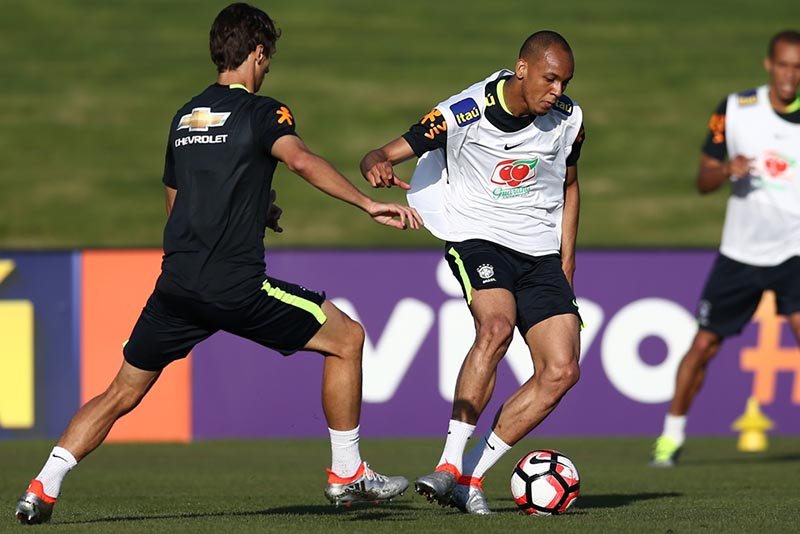 Dunga sinaliza a presença de Fabinho na lateral-direita