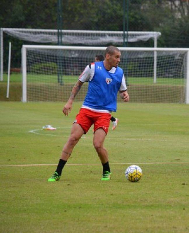 Maicon deverá reforçar o São Paulo no jogo contra o Cruzeiro