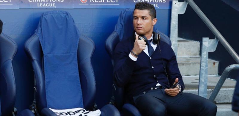 Cristiano Ronaldo é o primeiro do futebol a liderar lista dos esportistas mais bem pagos