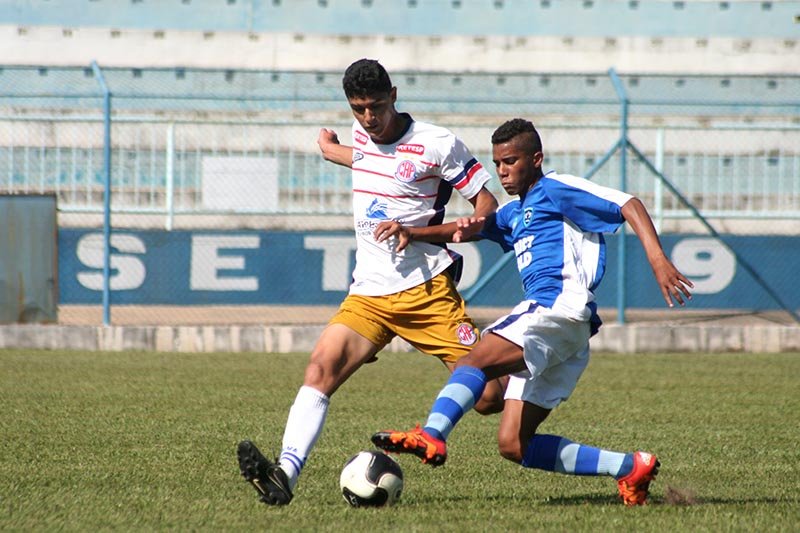 Sub-15 e Sub-17 vencem no Paulista