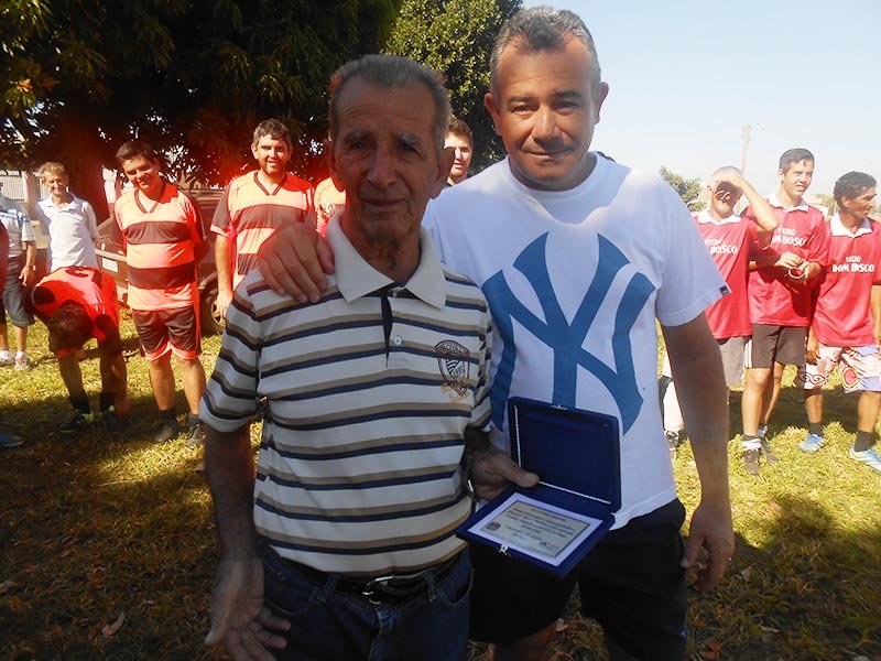 Jogo amistoso homenageia esportista