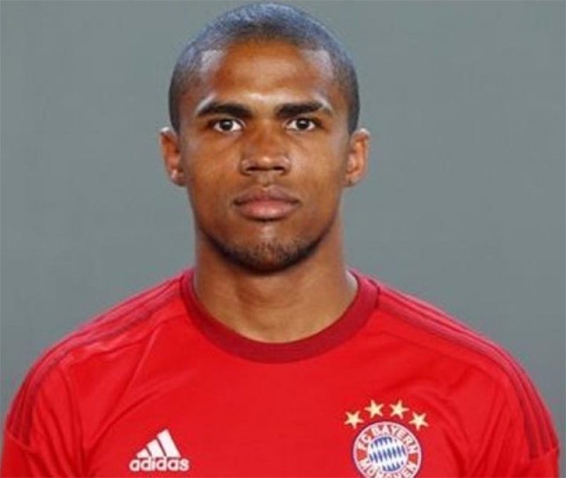 Bayern anuncia que Douglas Costa está fora da Olimpíada por lesão