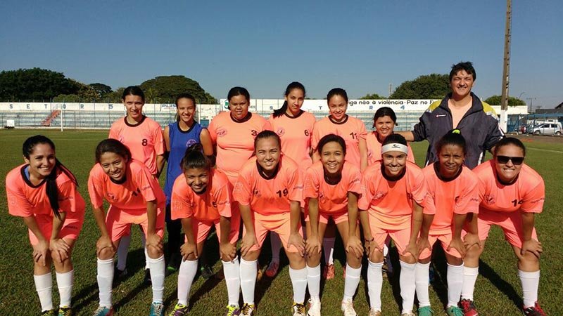 Futebol feminino participa de torneio