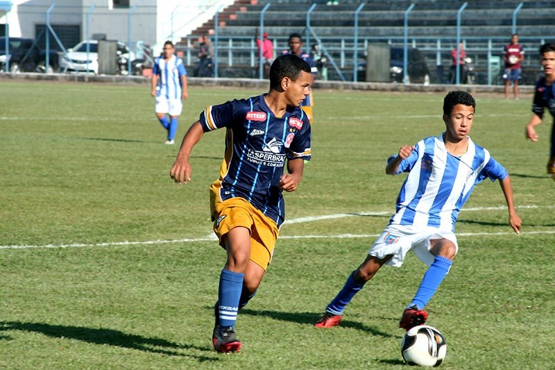 Sub-15 e Sub-17 voltam a campo amanhã