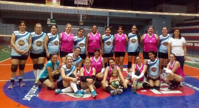 Vôlei Feminino Master joga contra Lins