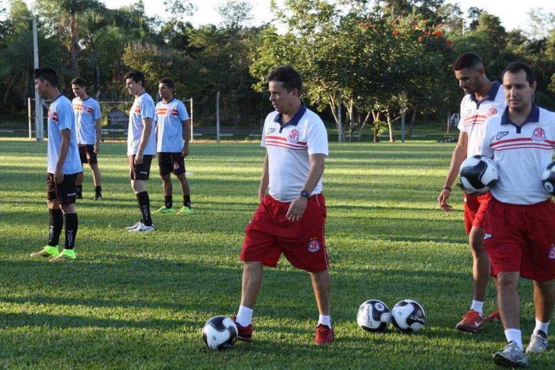 Penapolense faz jogo de seis pontos no Tenentão