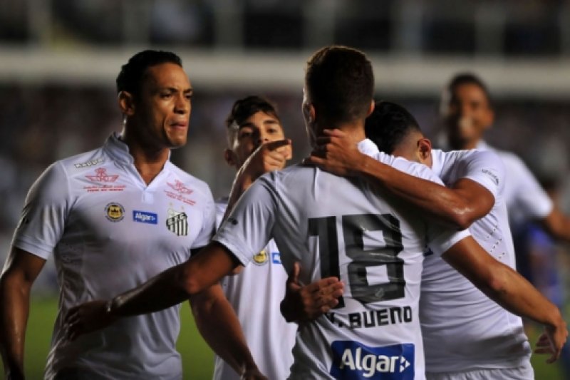 Embalado, Santos quer voltar ao G-4