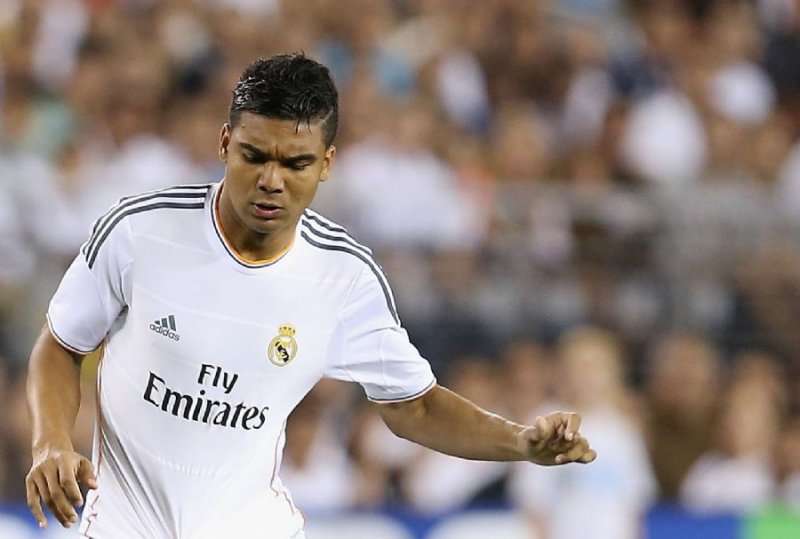 Casemiro sofre fissura na fíbula e deverá desfalcar Seleção