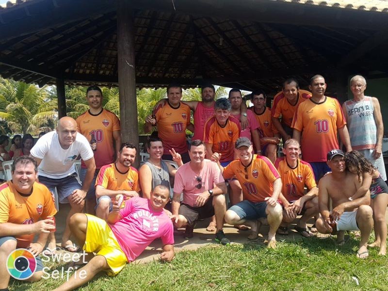 Amigos reúnem-se após 25 anos